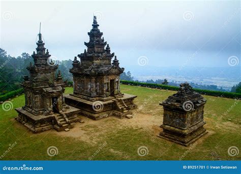  De Gedong Songo Tempel: Een Mystieke Reis Door Tijd en Vuur!