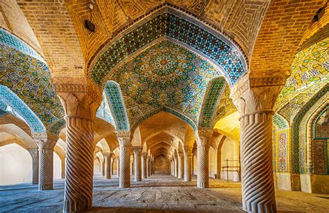  De Vakil Moskee: Een Oase van Rust en Byzantijnse Pracht in Shiraz!