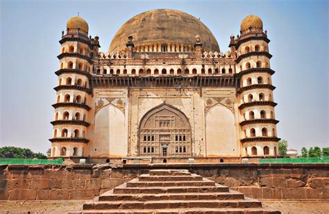 Gol Gumbaz: Een Iconische Akoustische Wonder en Architecturale Pracht in Bijapur!